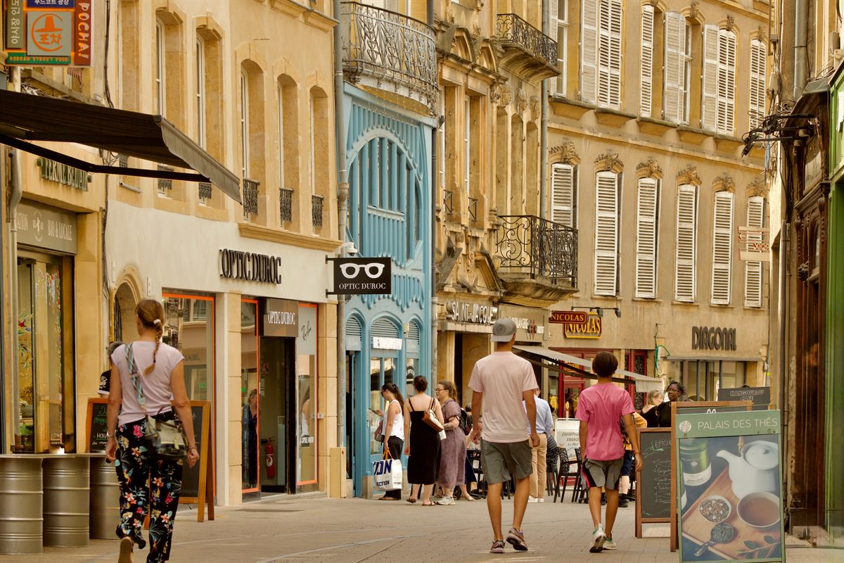 Rue commerçante du centre-ville de Metz